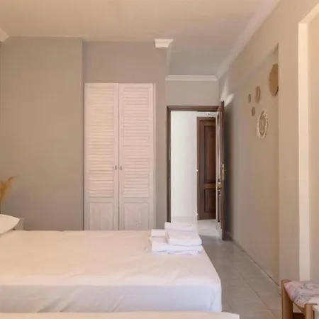 Mironi & Victoria Hotel 2*